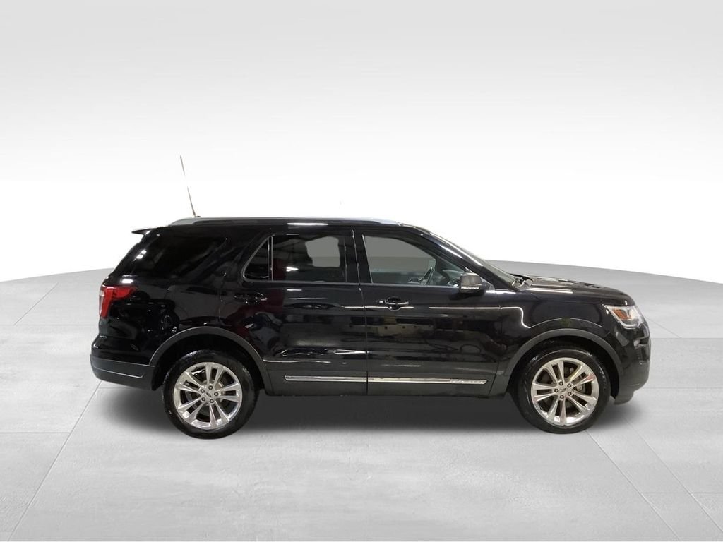 Used 2019 Ford Explorer XLT w/ Equipment Group 202A AWD/4WD image 3