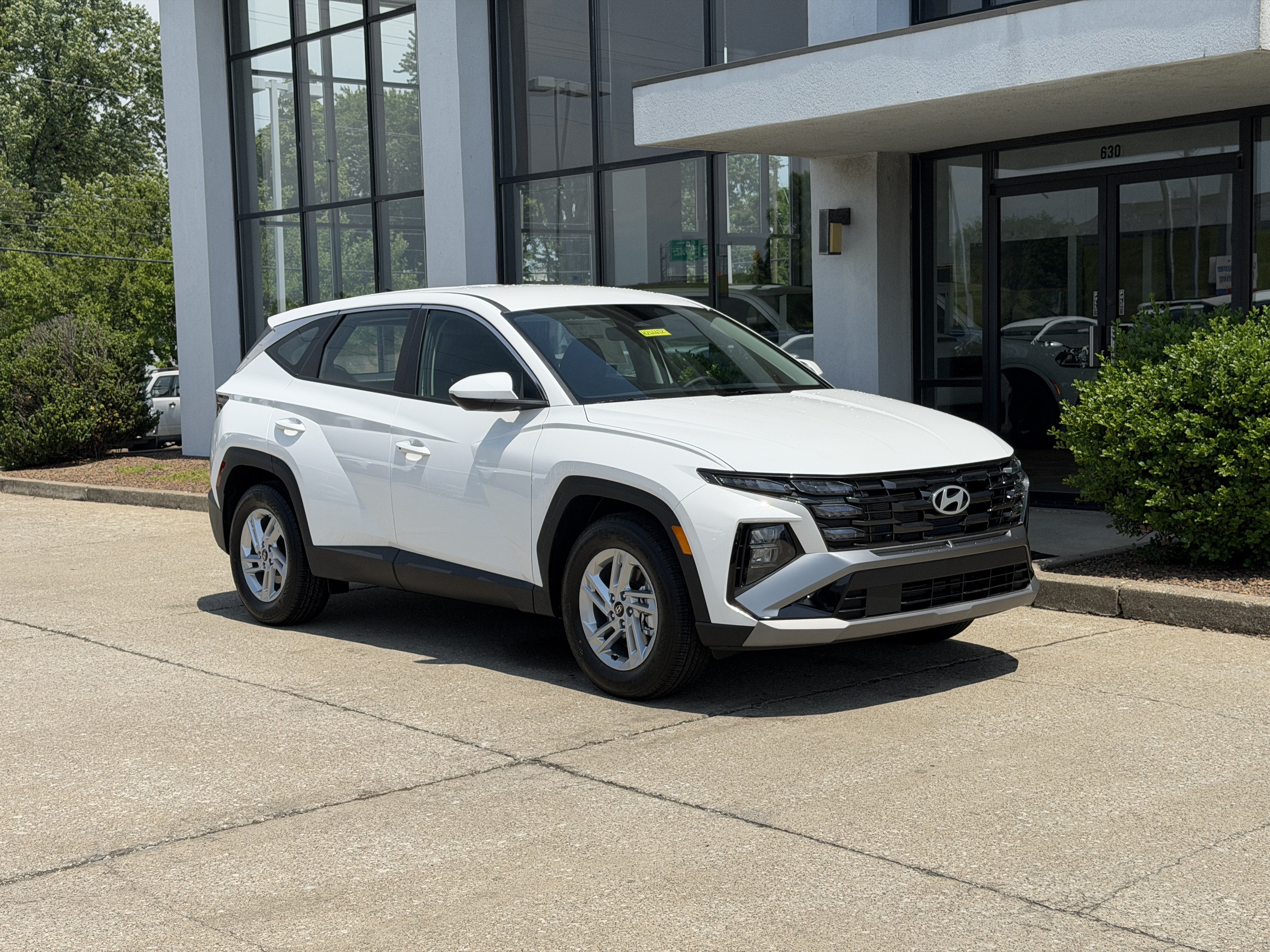 Used 2026 Hyundai Tucson SE FWD image 2