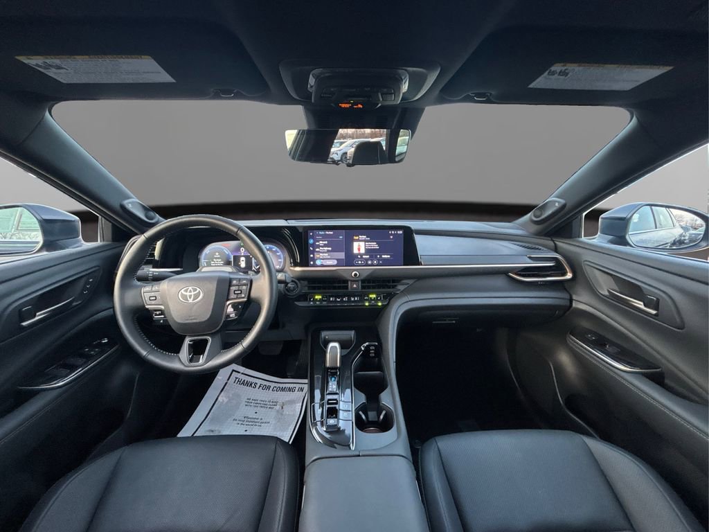 Used 2025 Toyota Crown Signia Limited image 31