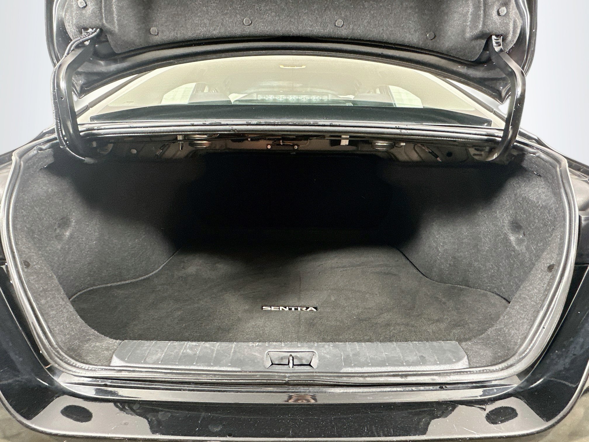 Used 2025 Nissan Sentra SR FWD image 27