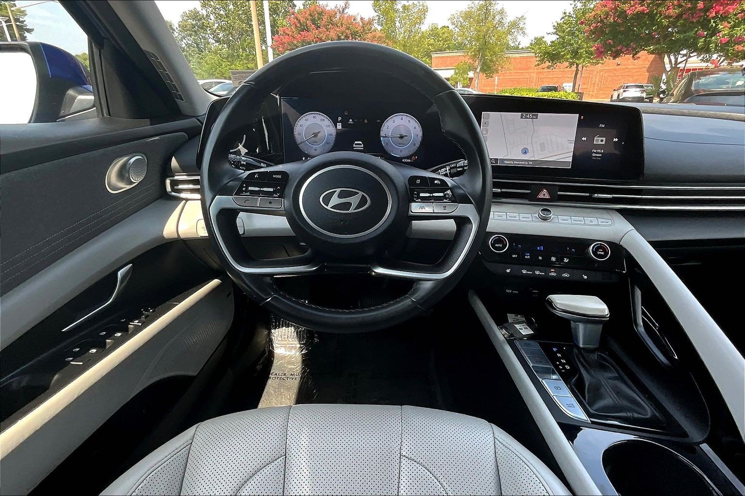 Used 2024 Hyundai Elantra Limited FWD image 5