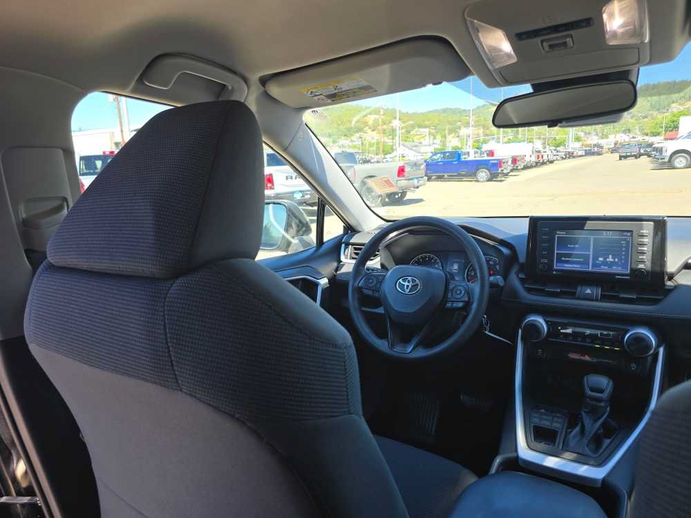 Used 2022 Toyota RAV4 LE AWD/4WD image 10