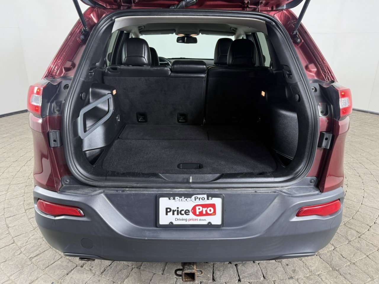 Used 2018 Jeep Cherokee Latitude Plus w/ Cold Weather Group image 7