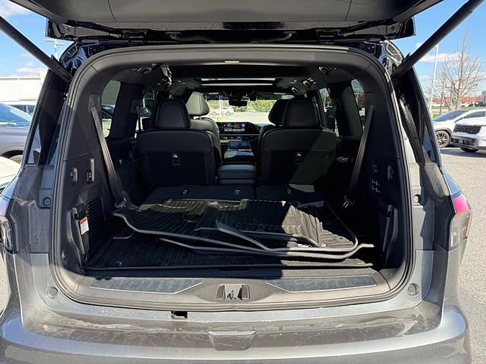 Certified 2026 INFINITI QX80 Autograph w/ Premium Cargo Package AWD/4WD image 11