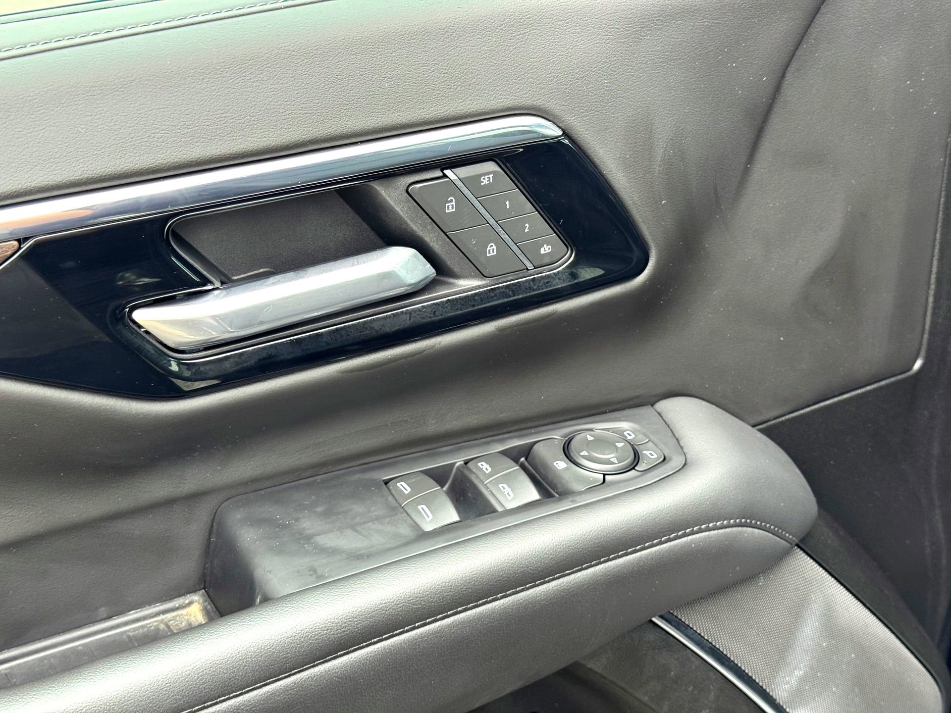 Used 2025 Chevrolet Suburban Z71 AWD/4WD image 16