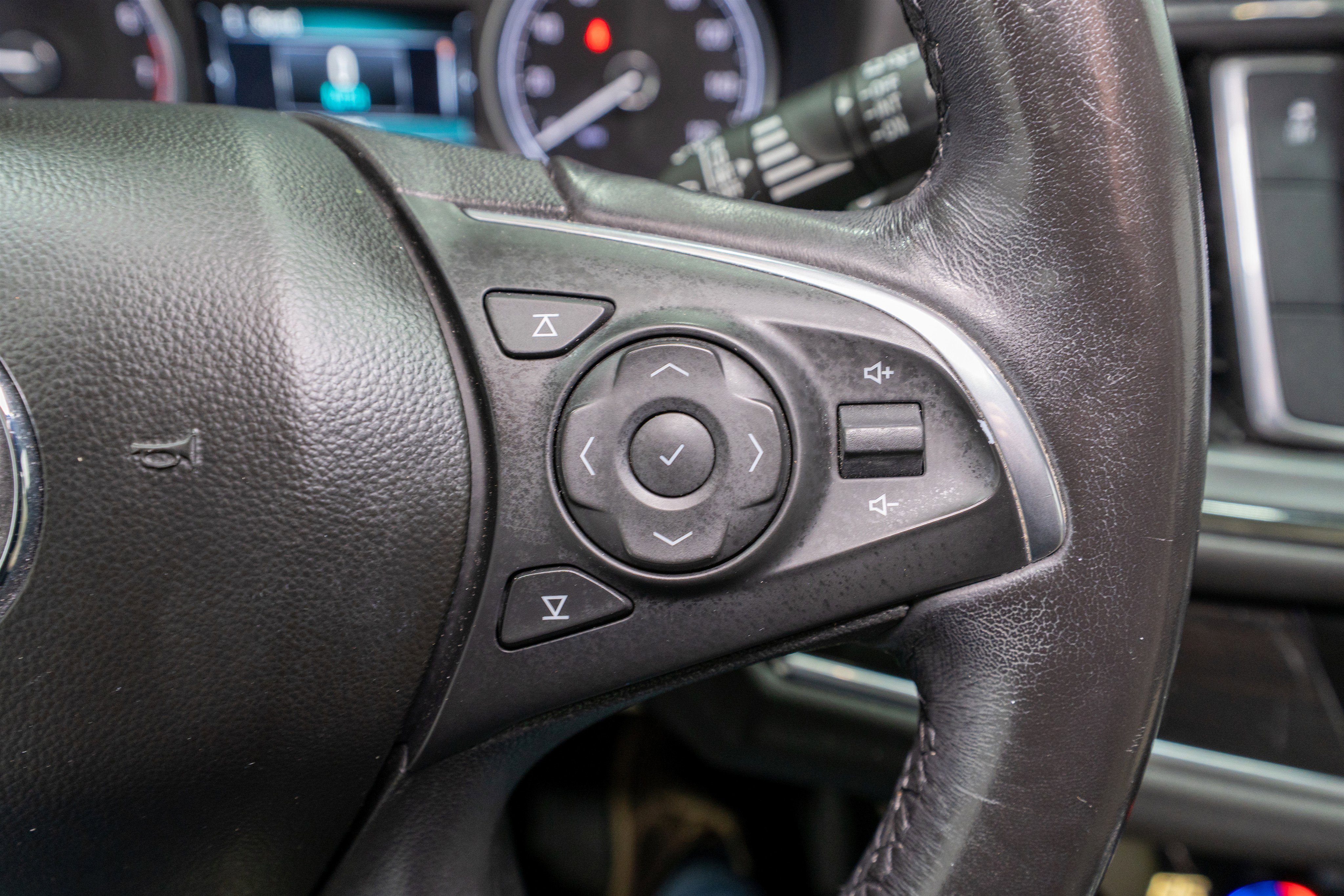 Used 2019 Buick Enclave Essence image 24