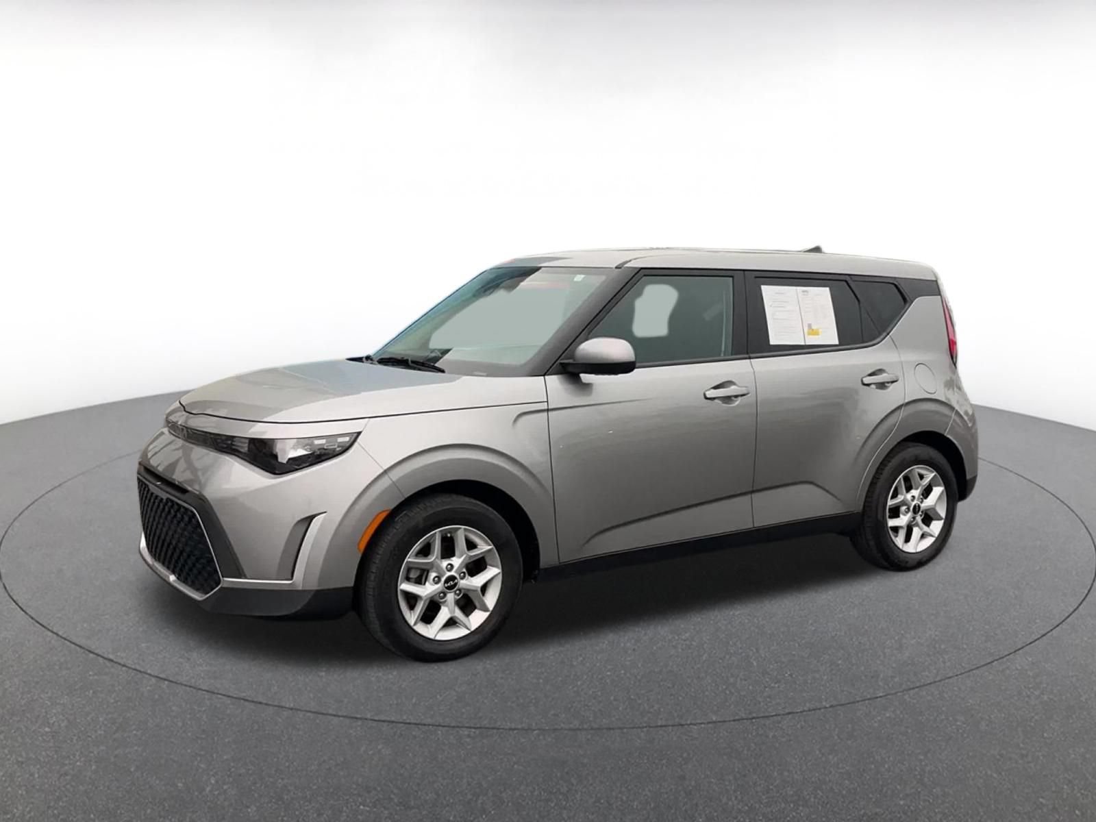 Used 2025 Kia Soul LX w/ LX Technology Package FWD image 6