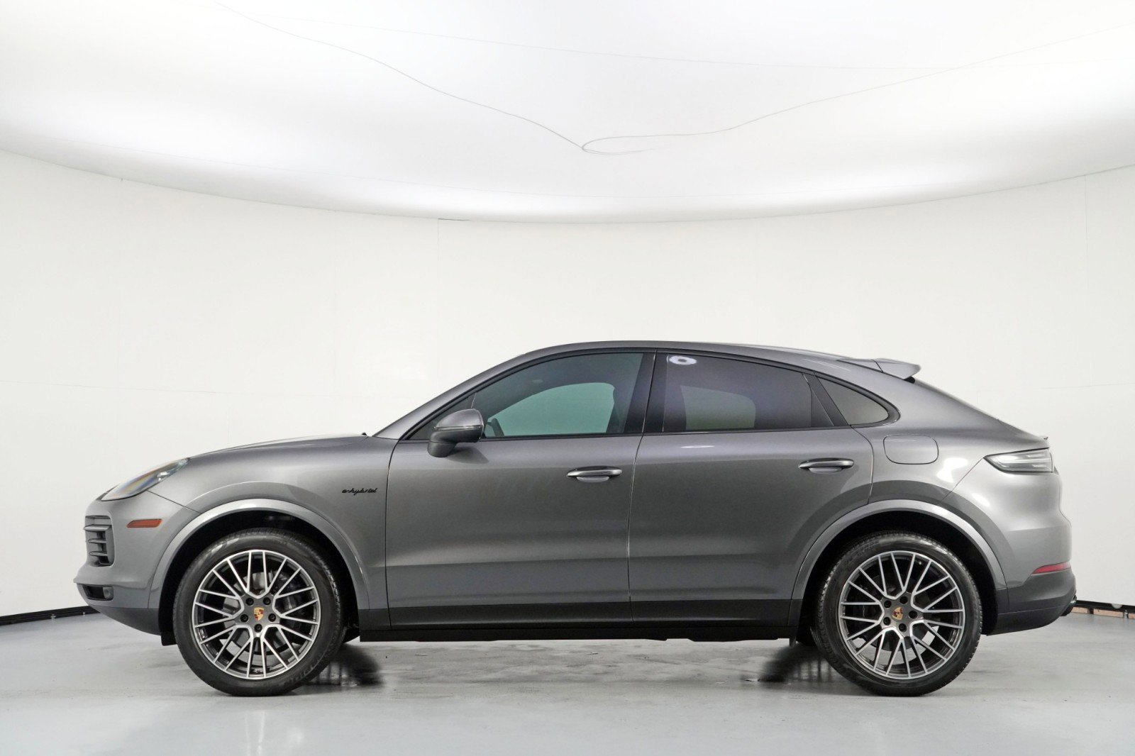 Used 2023 Porsche Cayenne E-Hybrid image 9
