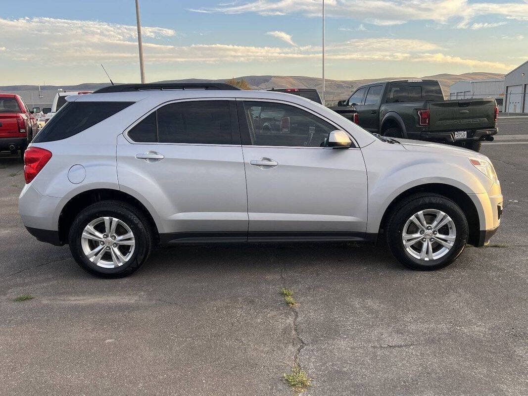 Used 2011 Chevrolet Equinox LT w/ Driver Convenience Package AWD/4WD image 5