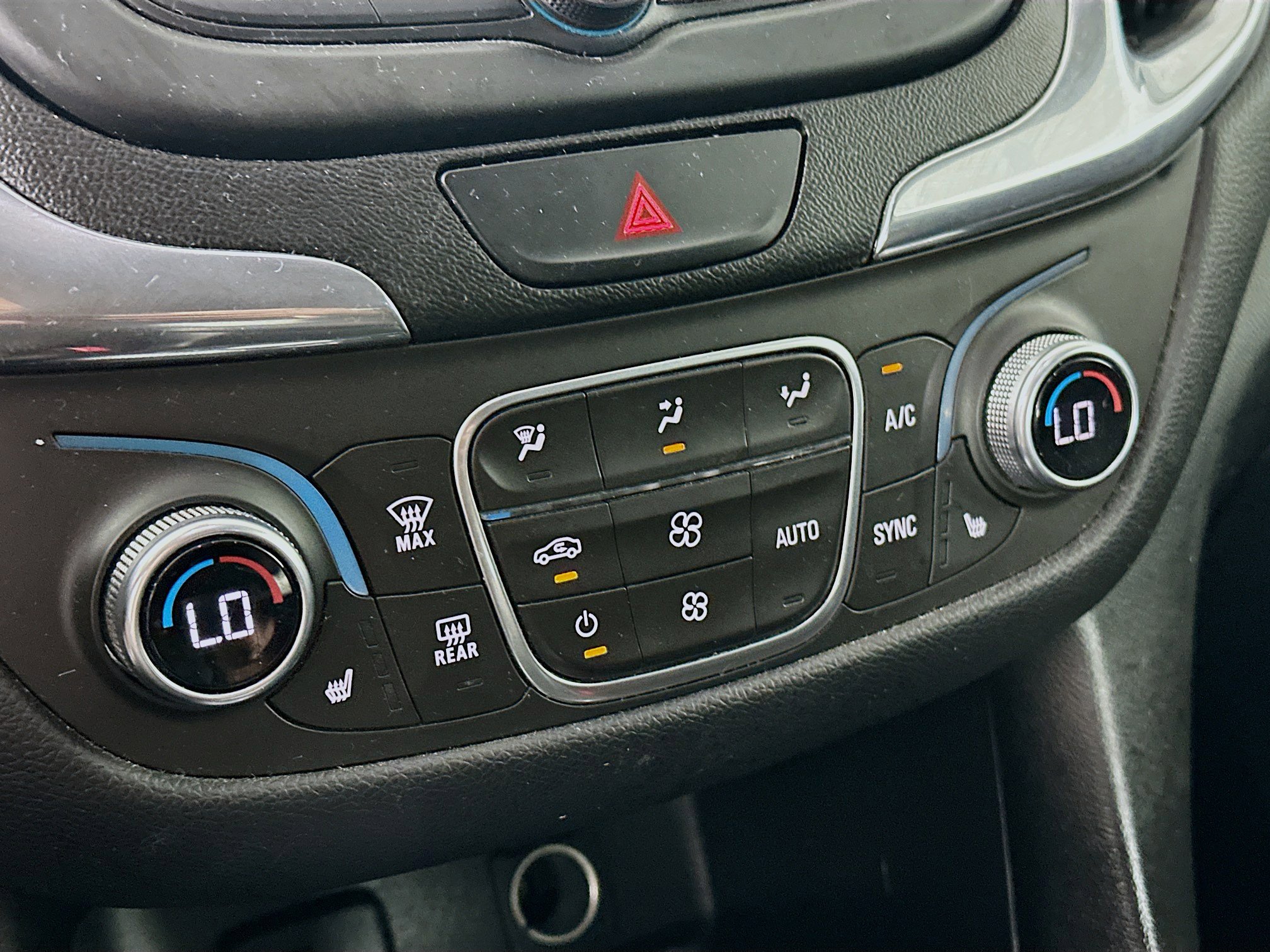 Used 2018 Chevrolet Equinox LT image 23