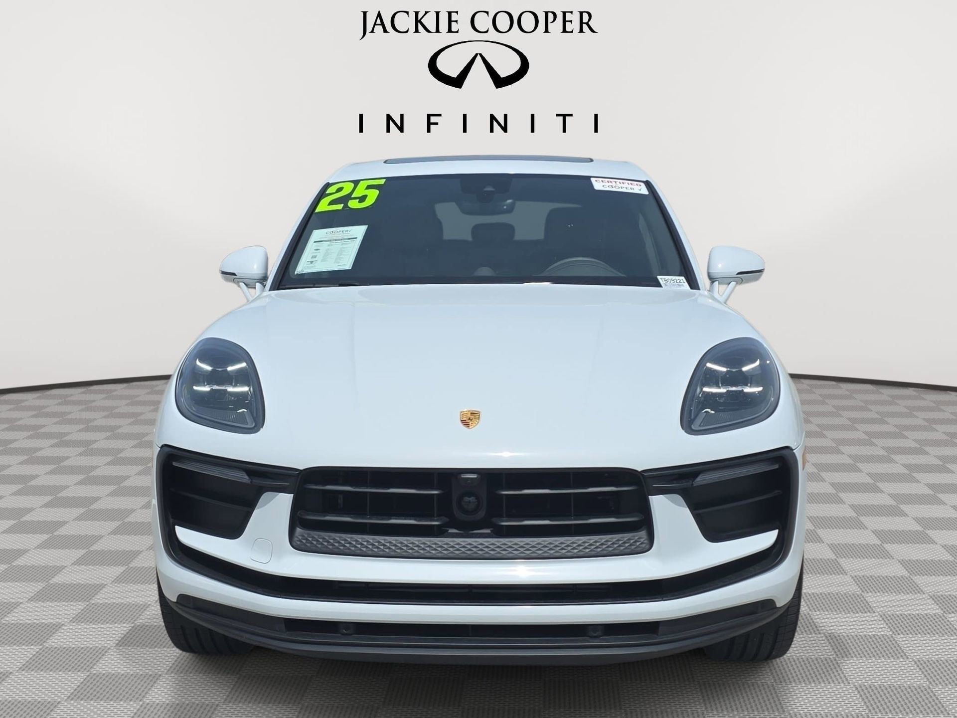 Used 2025 Porsche Macan AWD/4WD image 2