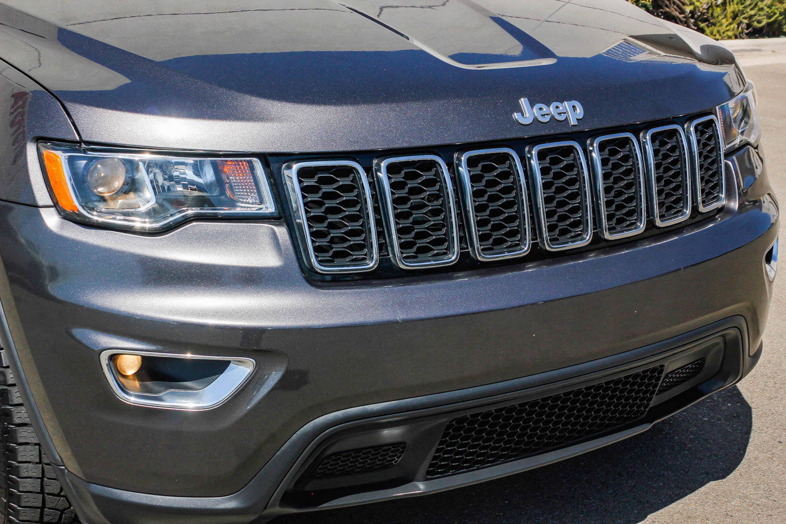 Used 2019 Jeep Grand Cherokee Laredo image 5