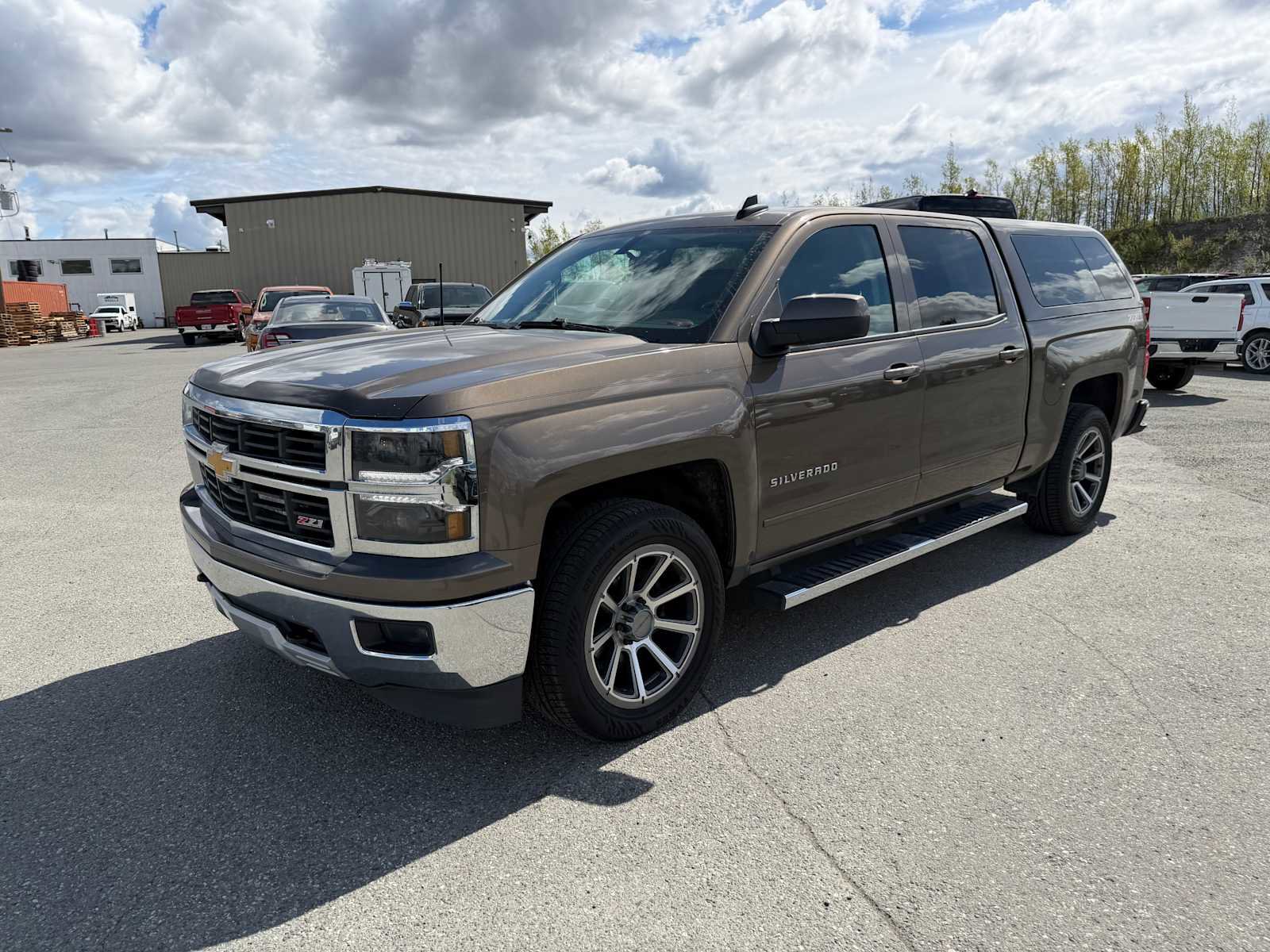 Used 2024 GMC Sierra 1500 SLT AWD/4WD image 2