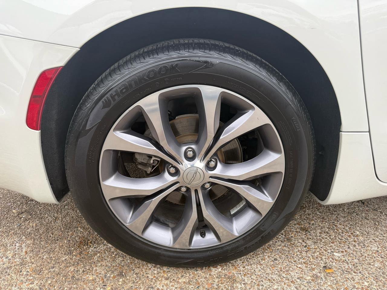 Used 2020 Chrysler Pacifica Limited w/ Tire & Wheel Group image 6