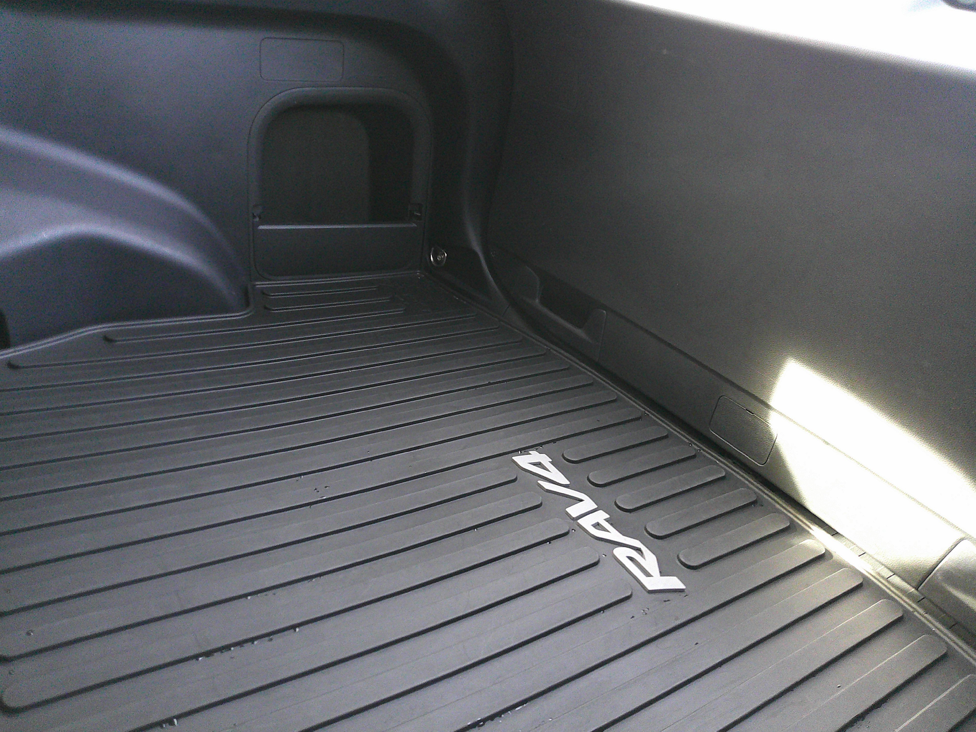 Used 2024 Toyota RAV4 LE image 28