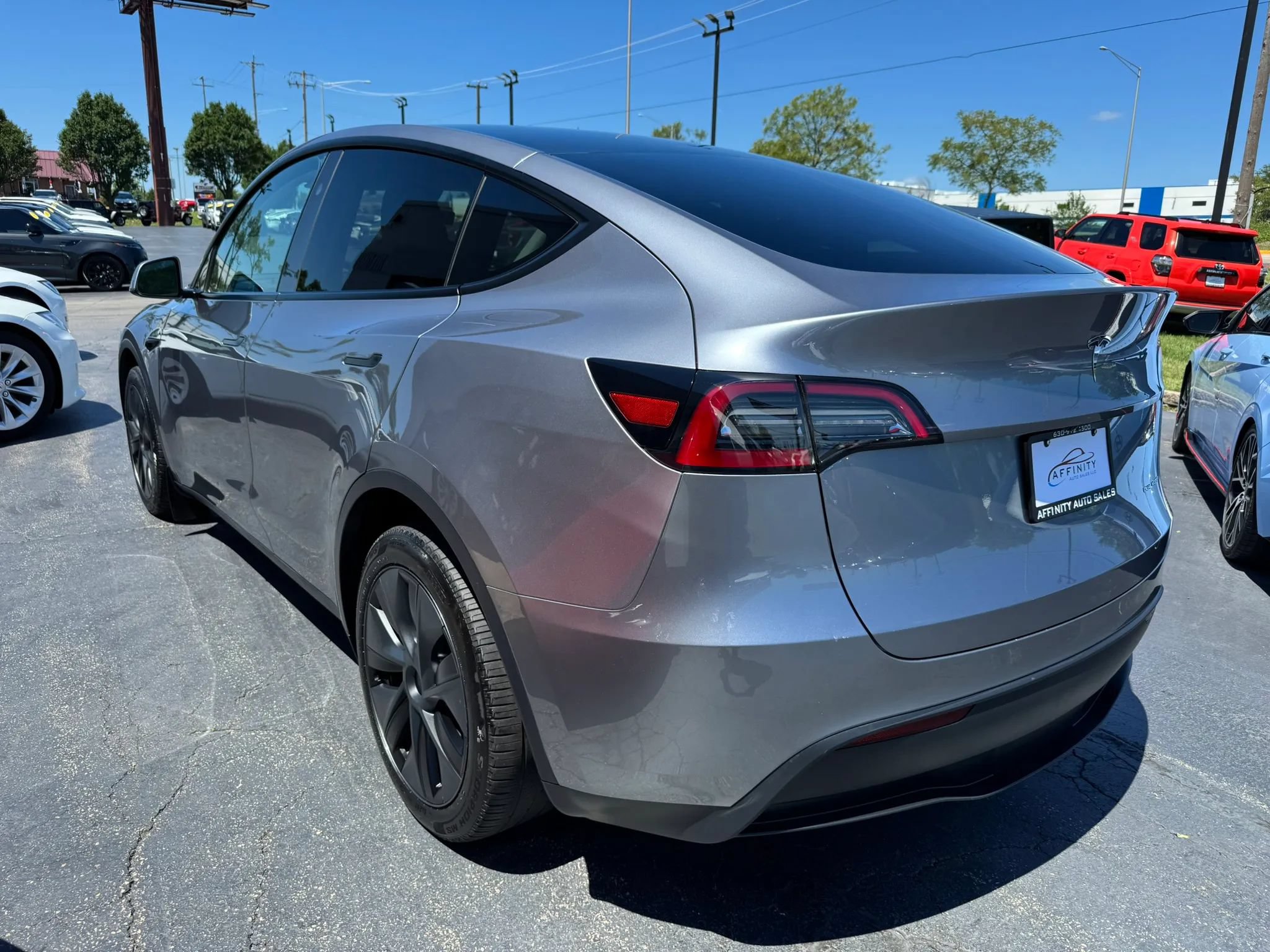 Used 2024 Tesla Model Y Long Range AWD/4WD image 3