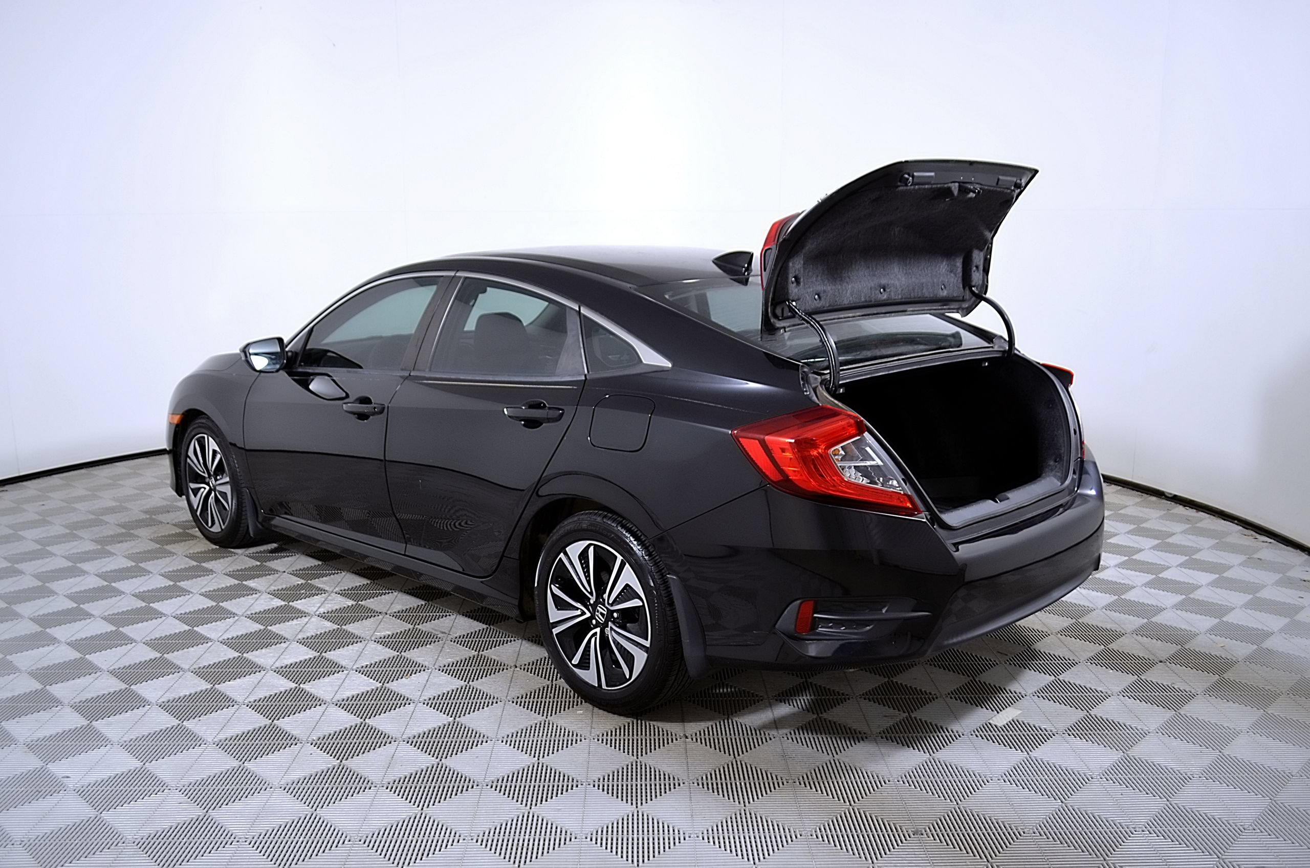Used 2017 Honda Civic EX-T image 10