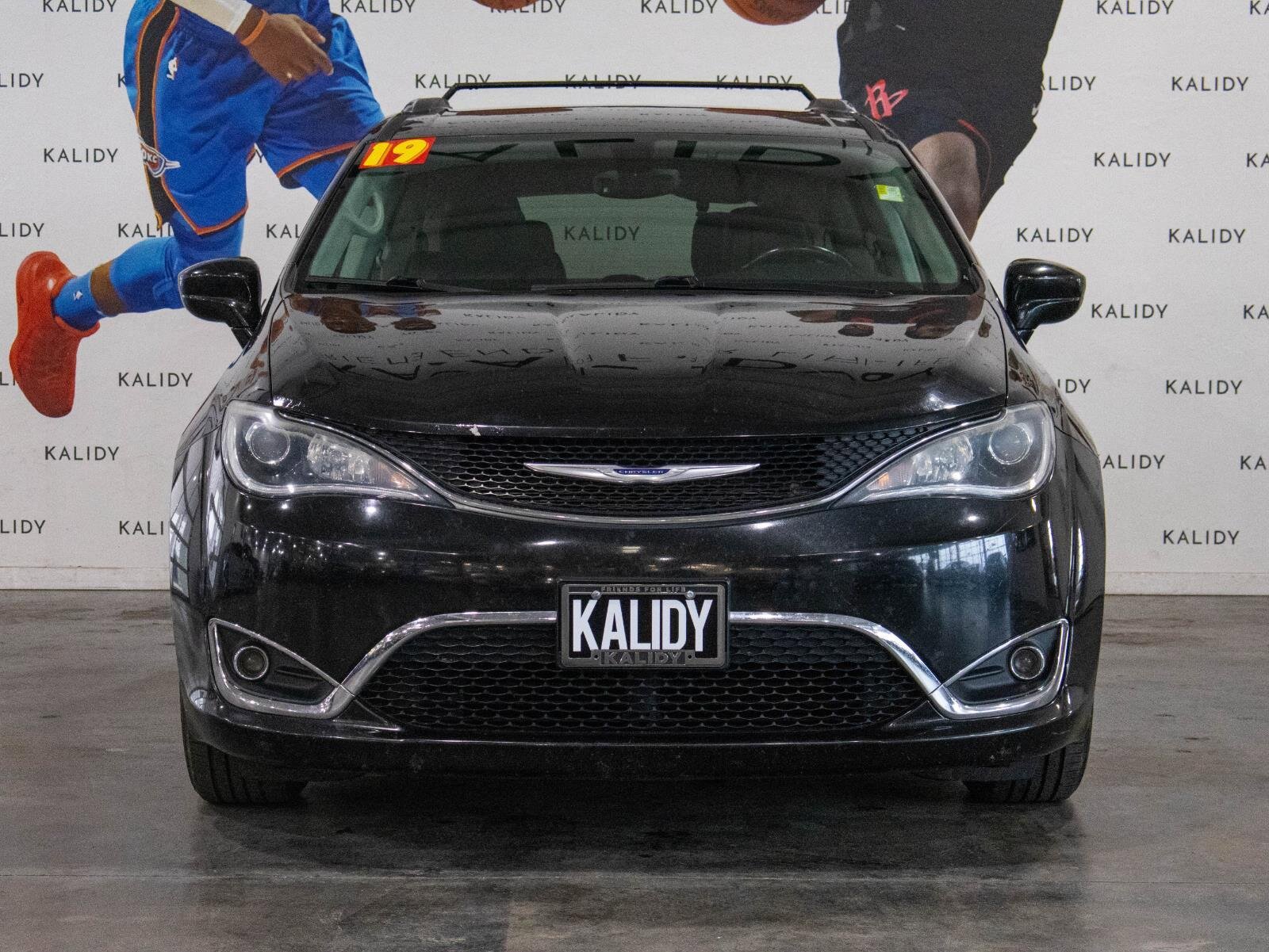 Used 2019 Chrysler Pacifica Touring-L image 19