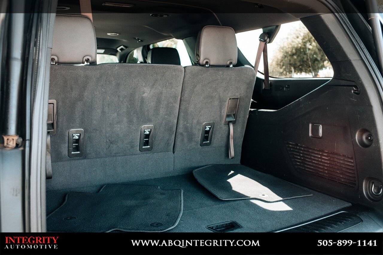 Used 2024 Chevrolet Suburban LT RWD image 41