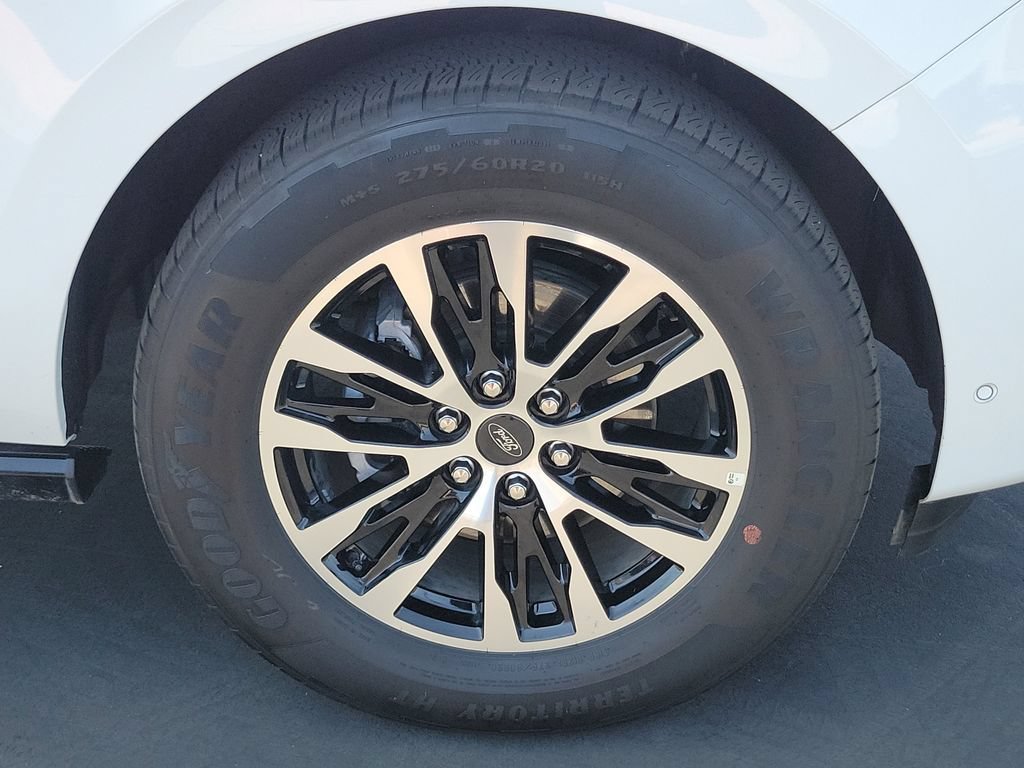 Used 2025 Ford Expedition Platinum AWD/4WD image 32
