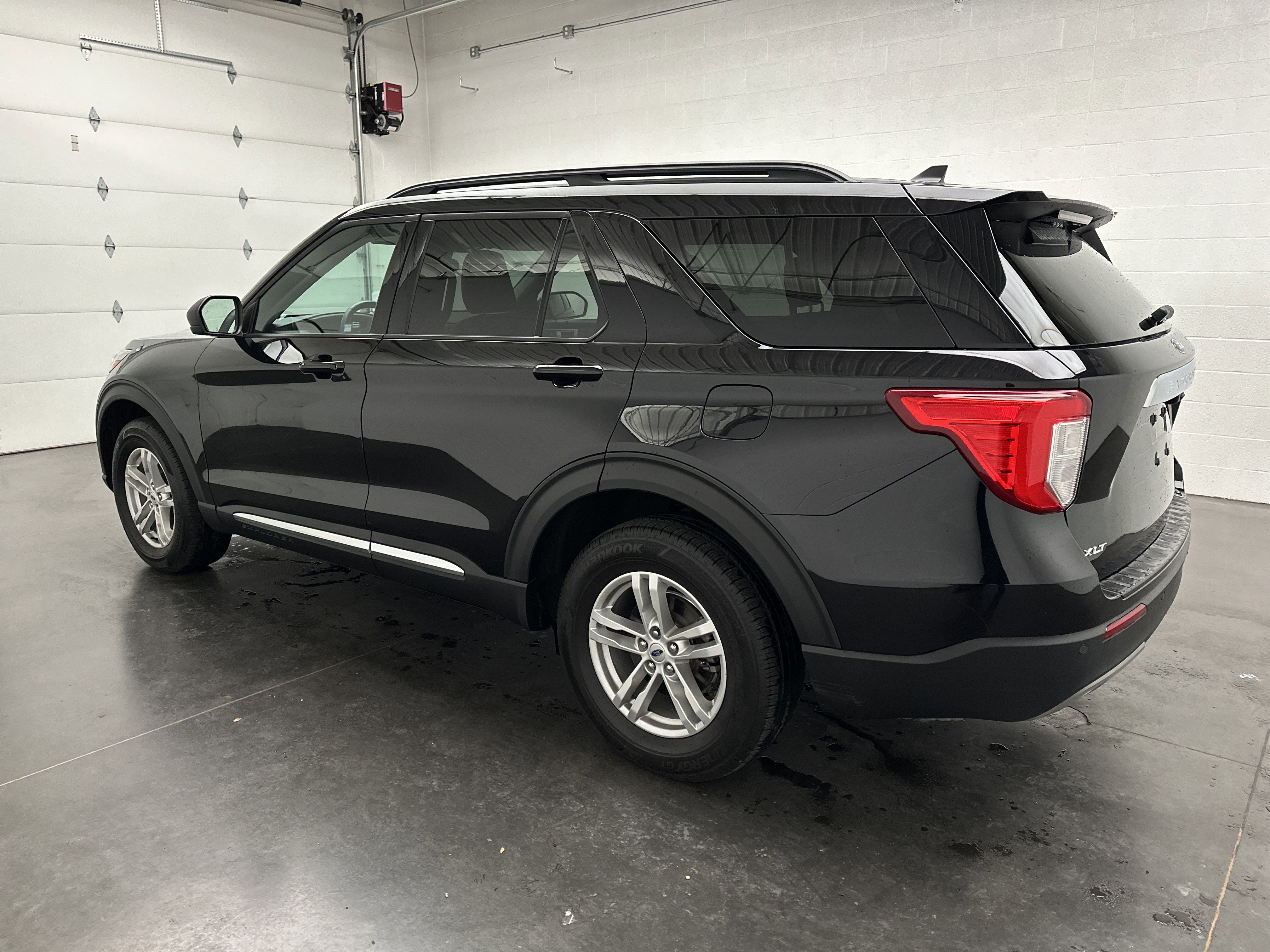 Used 2023 Ford Explorer XLT w/ Equipment Group 202A image 6