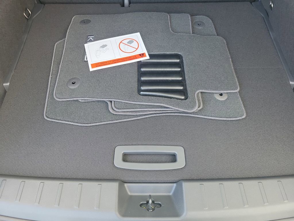 New 2026 Nissan Kicks SR image 13