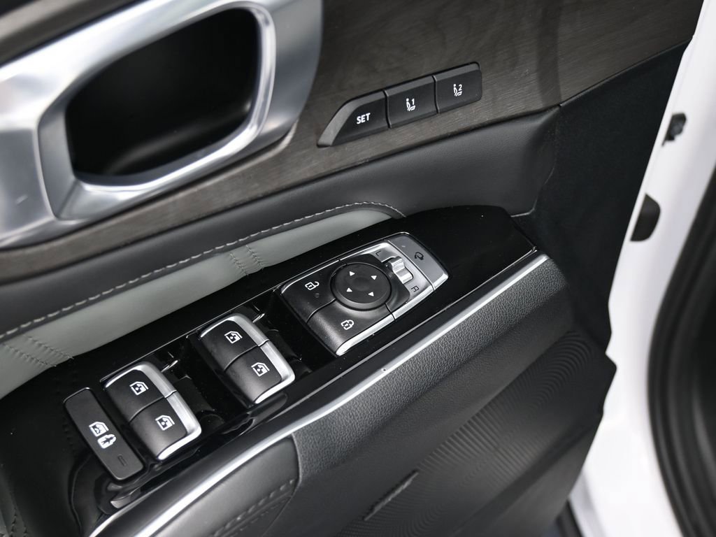 Used 2024 Kia Sorento SX Prestige w/ Sage Leather Package image 17