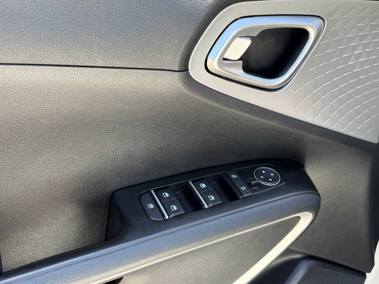 Used 2021 Kia Soul LX FWD image 14