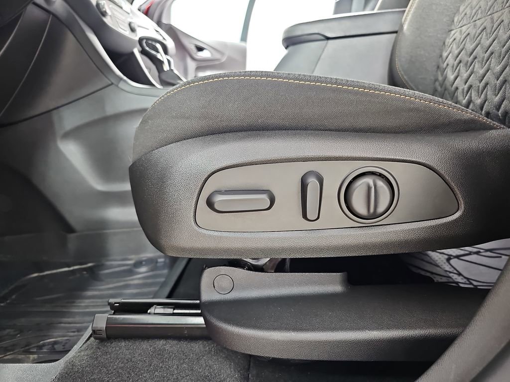Certified 2024 Chevrolet Equinox LT w/ LPO, Floor Liner Package image 34