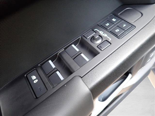 Used 2024 Land Rover Defender 110 V8 image 16