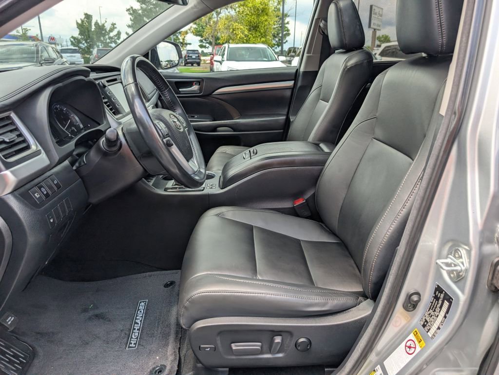 Used 2018 Toyota Highlander XLE image 16