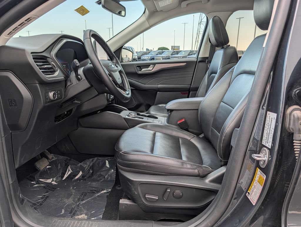 Used 2022 Ford Escape Titanium w/ Class II Trailer Tow Package AWD/4WD image 14