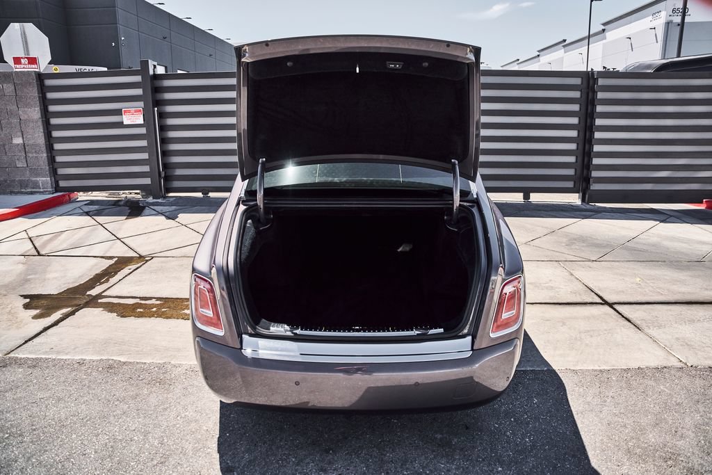 Used 2025 Rolls-Royce Phantom Sedan RWD image 18