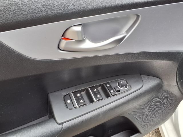 Used 2024 Kia Forte LXS w/ LXS Technology Package FWD image 17