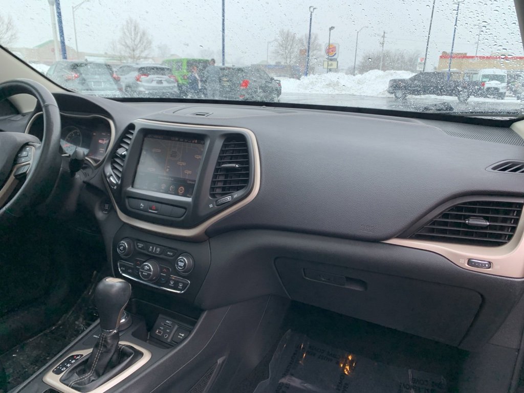 Used 2015 Jeep Cherokee Limited w/ Luxury Group image 19