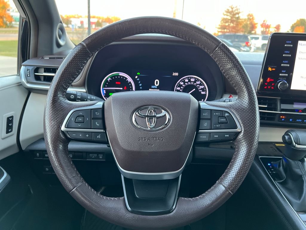 Used 2022 Toyota Sienna Platinum AWD/4WD image 15