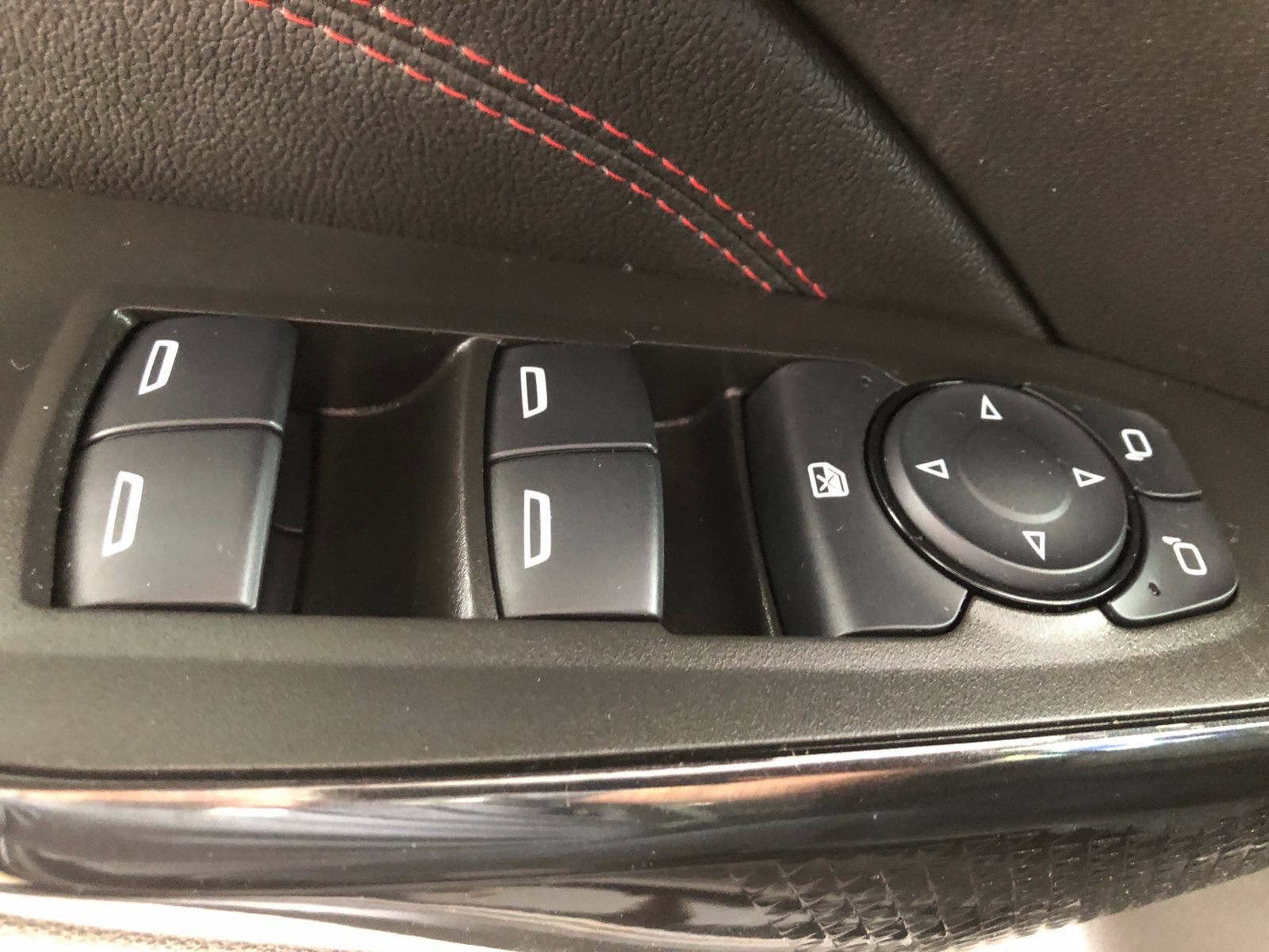 Used 2025 Chevrolet Trax RS w/ Driver Confidence Package FWD image 33