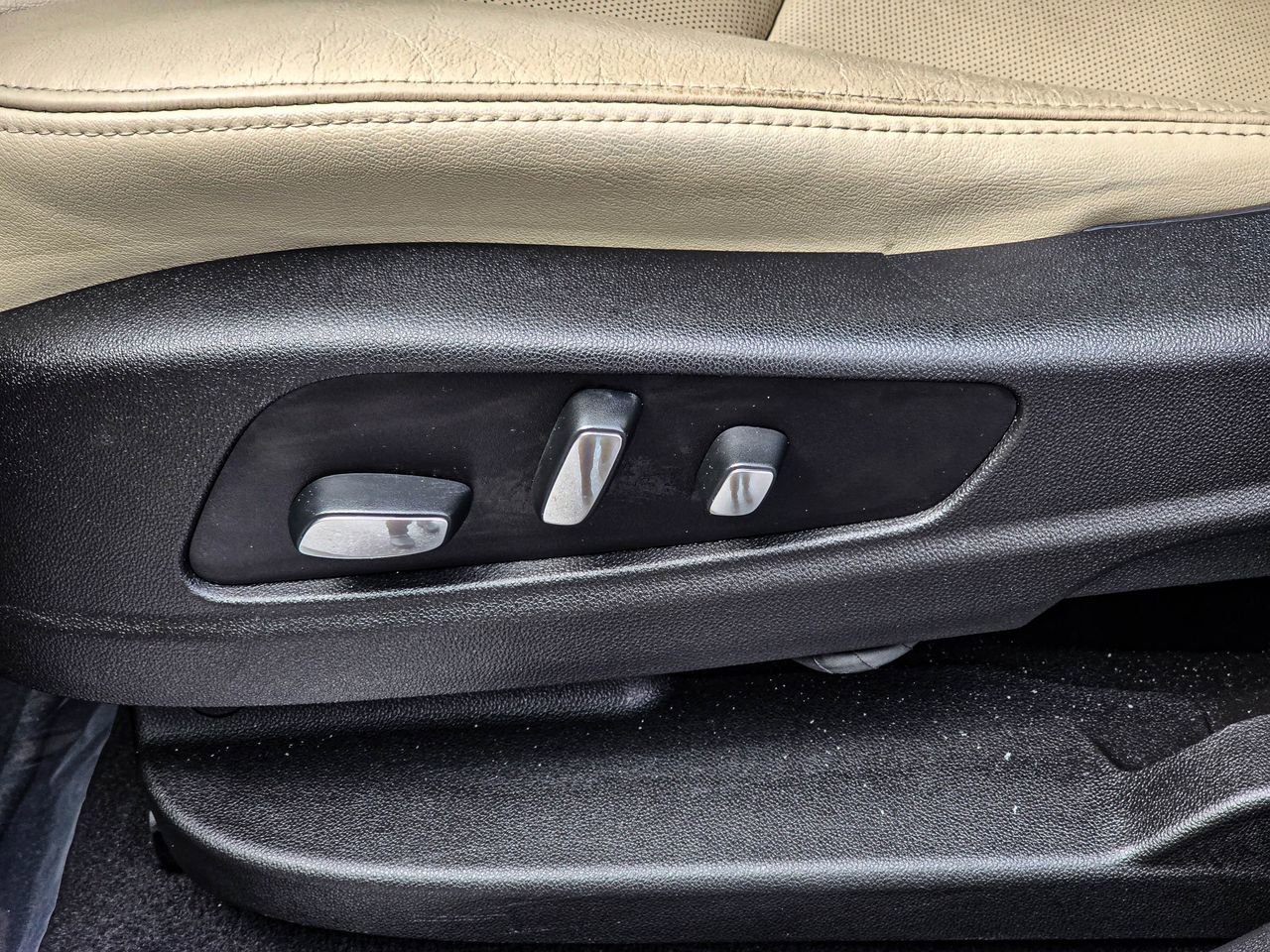 Used 2018 Cadillac XT5 Premium Luxury FWD image 15