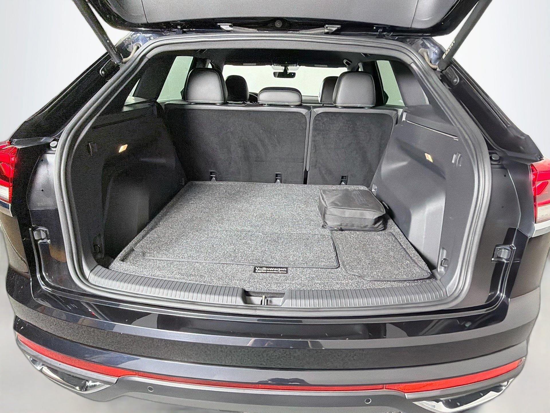 Certified 2023 Volkswagen Atlas Cross Sport SE FWD image 24