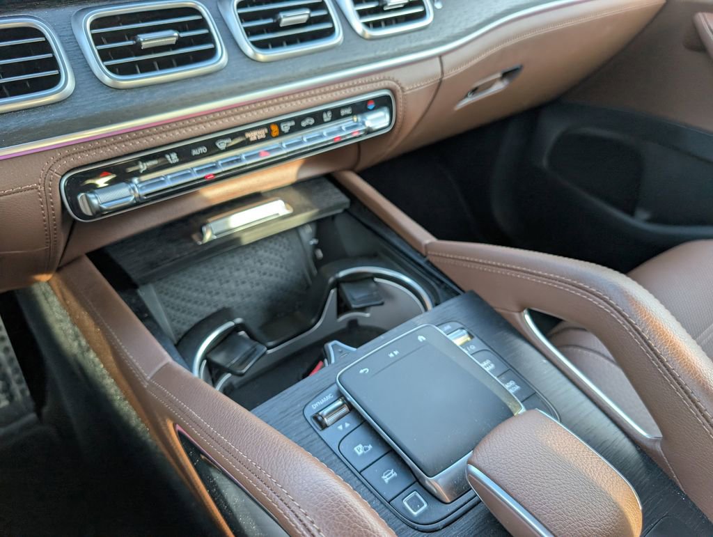 Used 2025 Mercedes-Benz GLS 580 4MATIC image 16