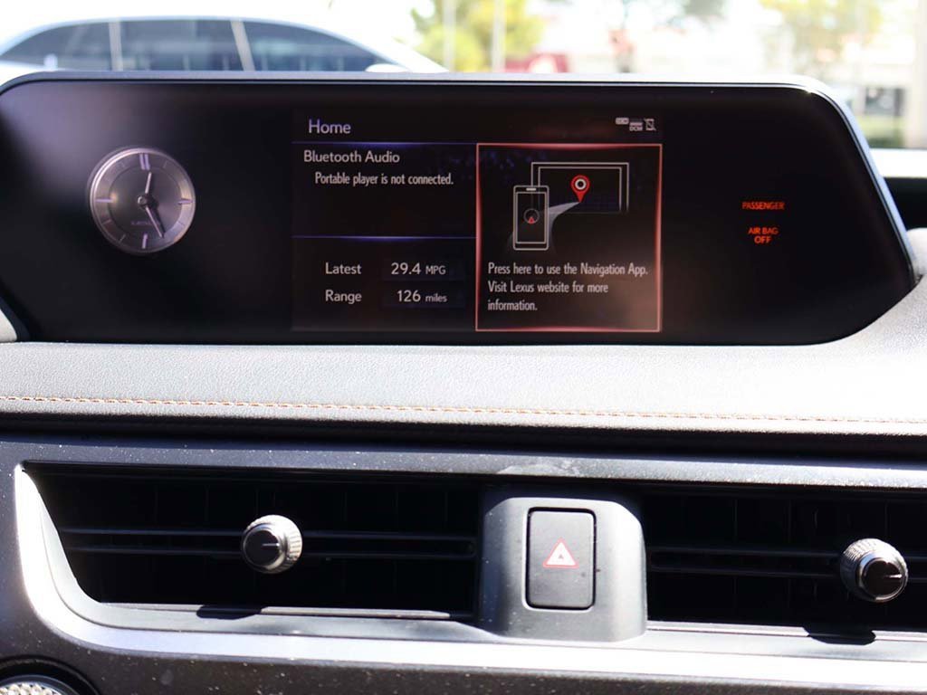 Used 2019 Lexus UX 200 image 54