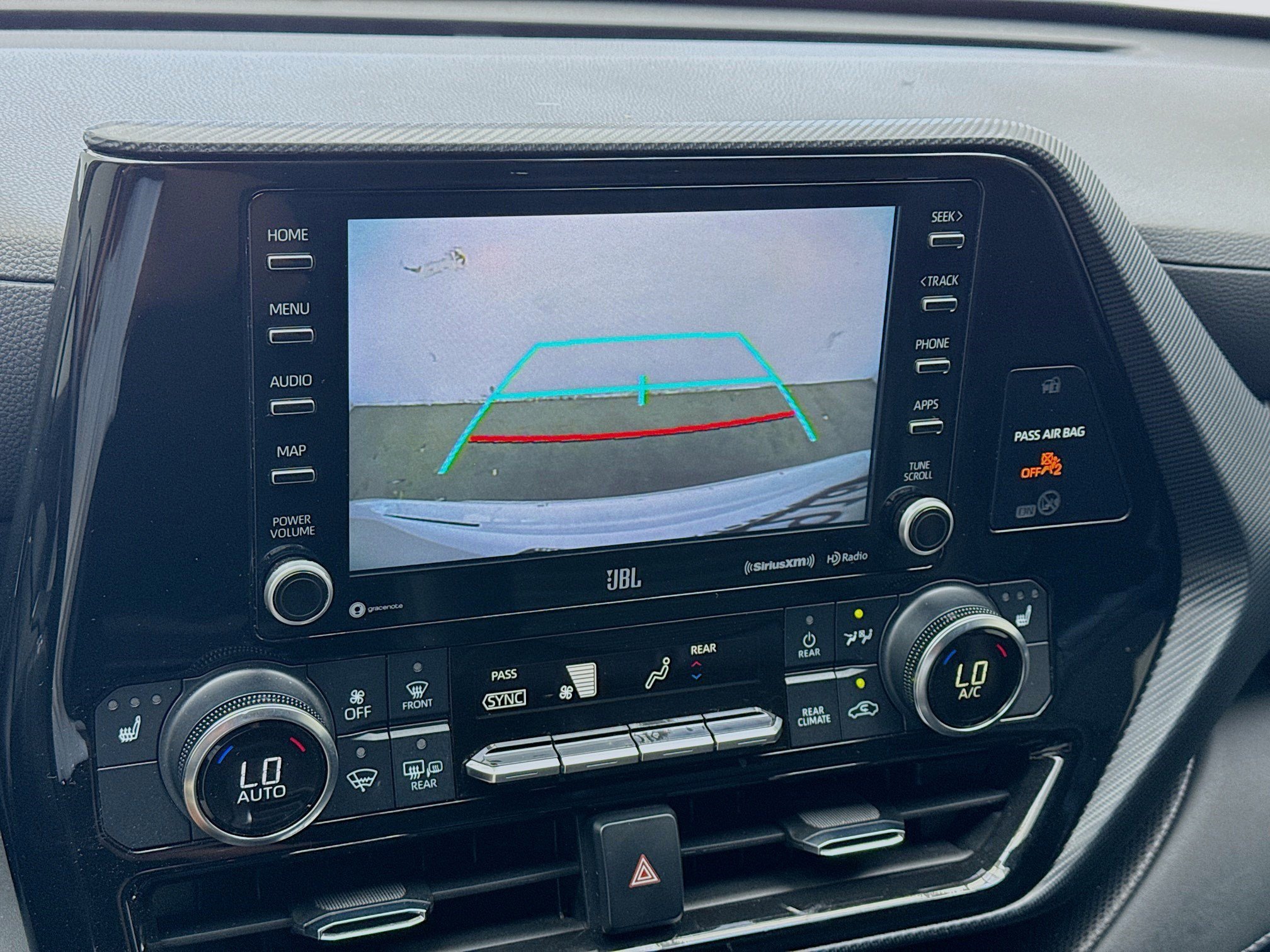 Used 2022 Toyota Highlander XSE FWD image 10