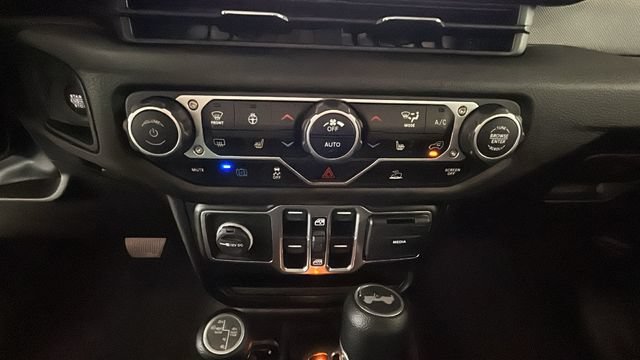 Used 2024 Jeep Wrangler Unlimited w/ Convenience Group AWD/4WD image 21