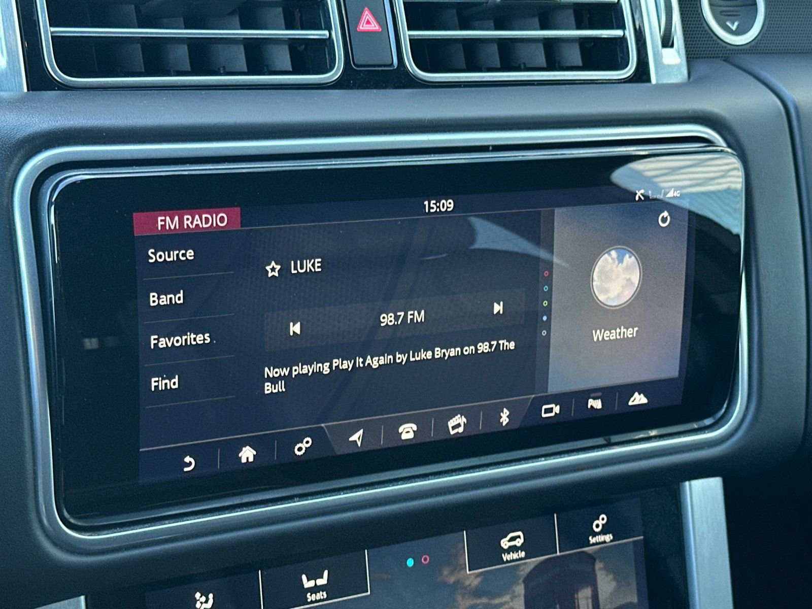 Used 2020 Land Rover Range Rover HSE image 17