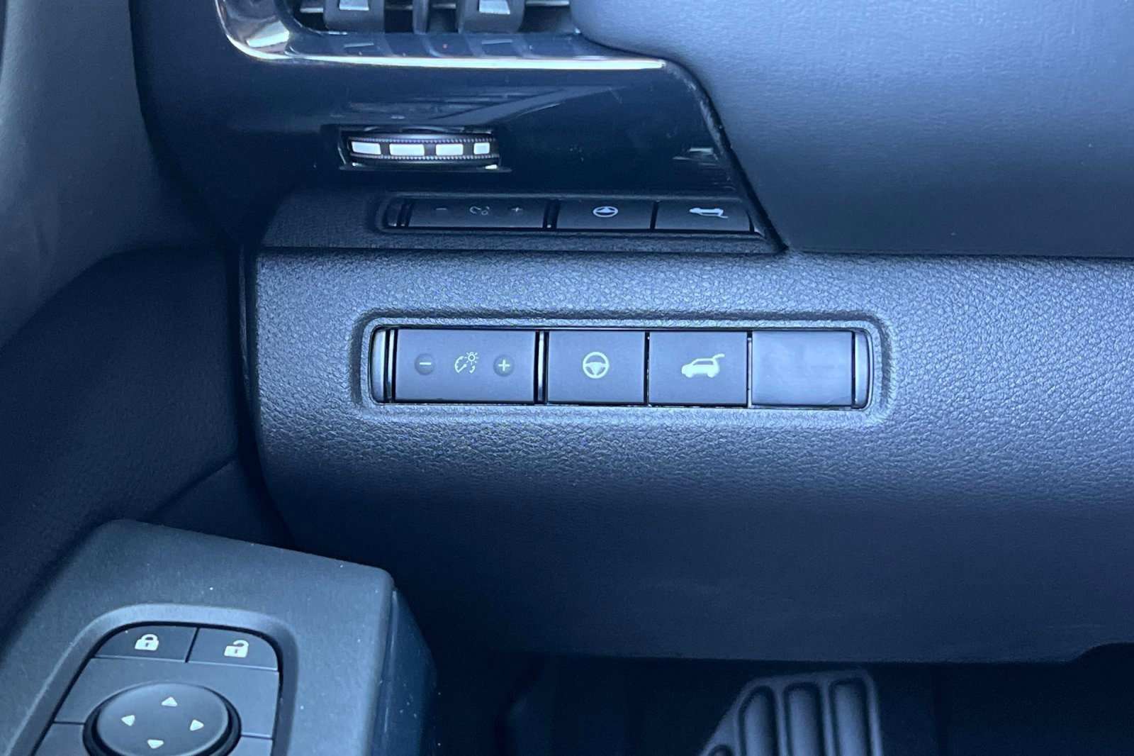 New 2025 Nissan Pathfinder SV w/ Cargo Package image 31