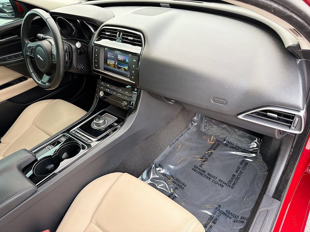 Used 2017 Jaguar XE Premium RWD image 13