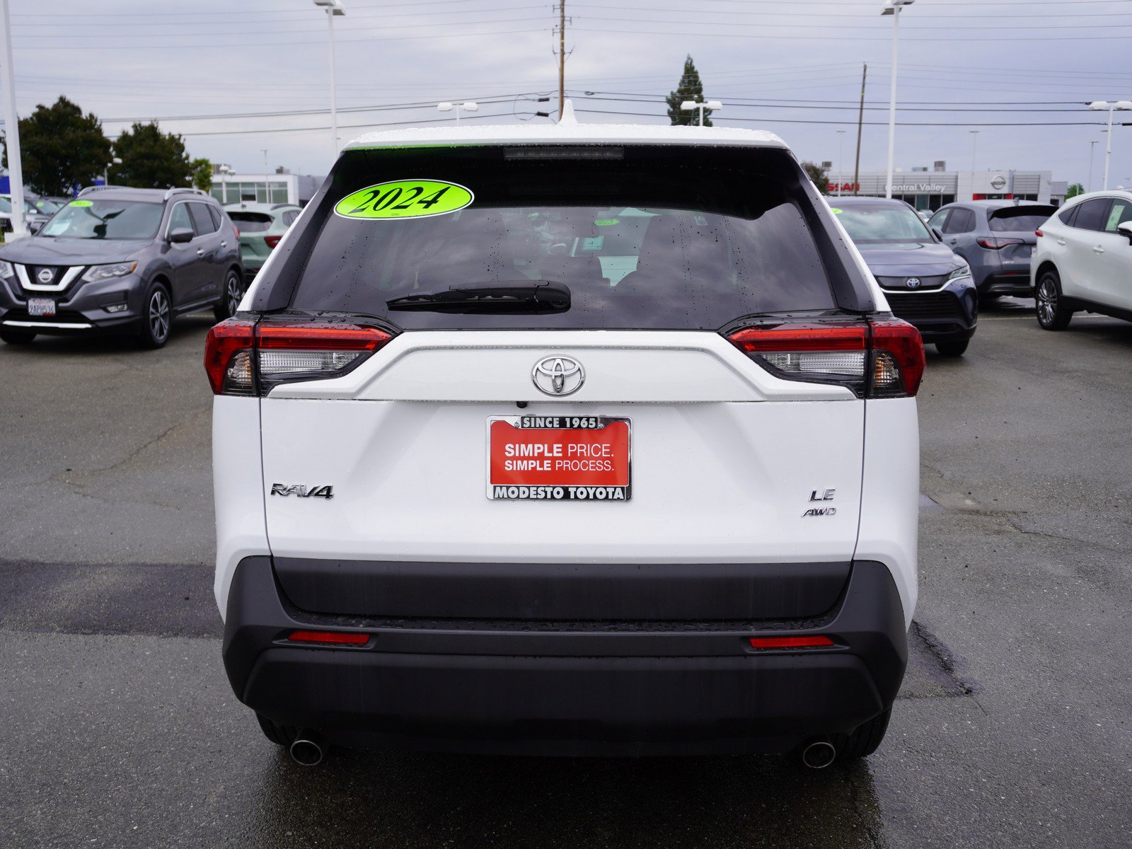 Used 2024 Toyota RAV4 LE AWD/4WD image 9