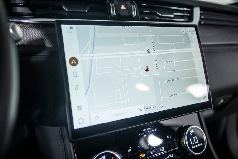 Used 2021 Jaguar F-PACE SVR image 33