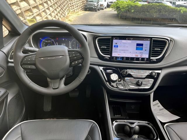 New 2027 Chrysler Pacifica Limited AWD/4WD image 4