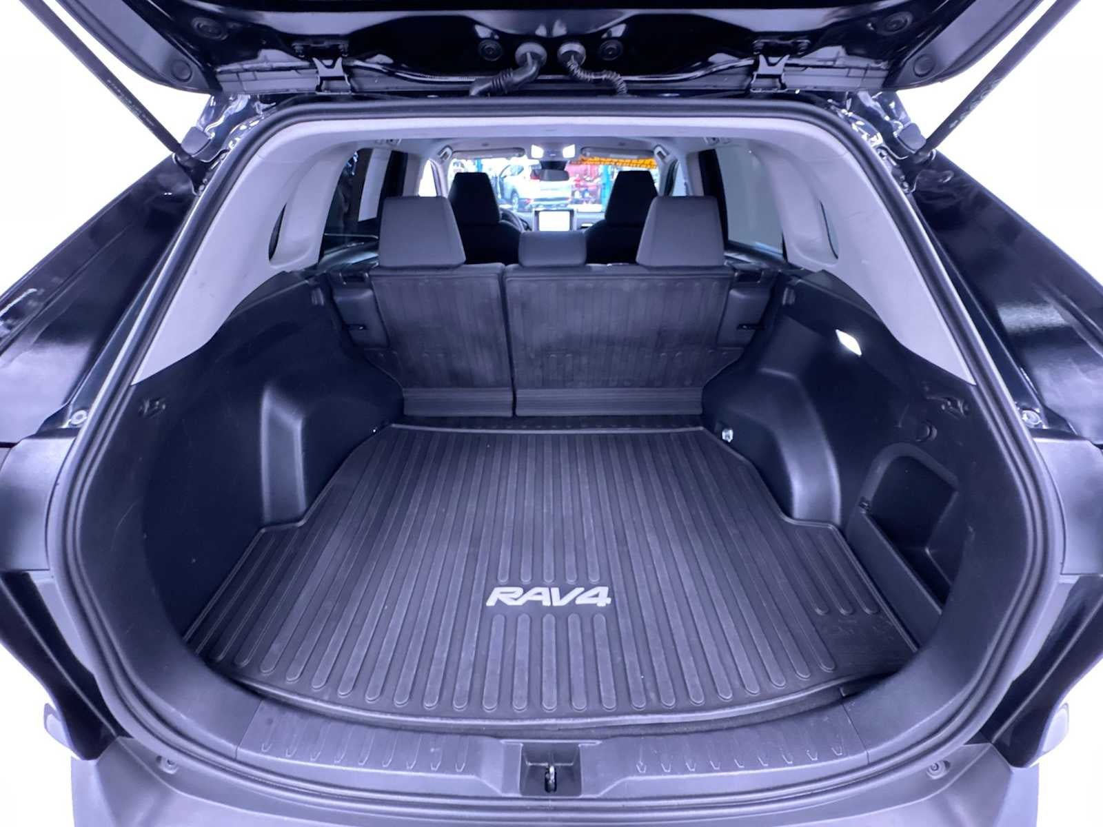 Used 2024 Toyota RAV4 XLE AWD/4WD image 41